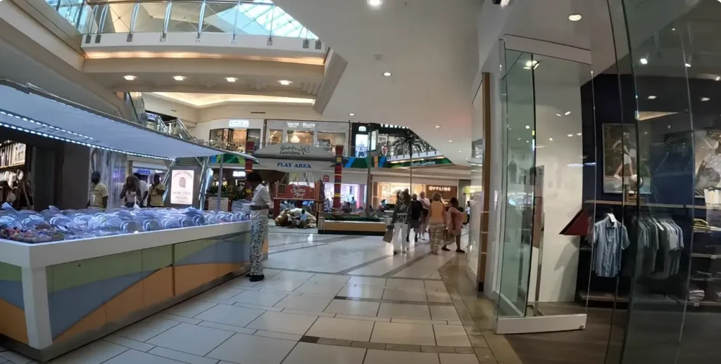 international-plaza-and-bay-street-inside-1024x518