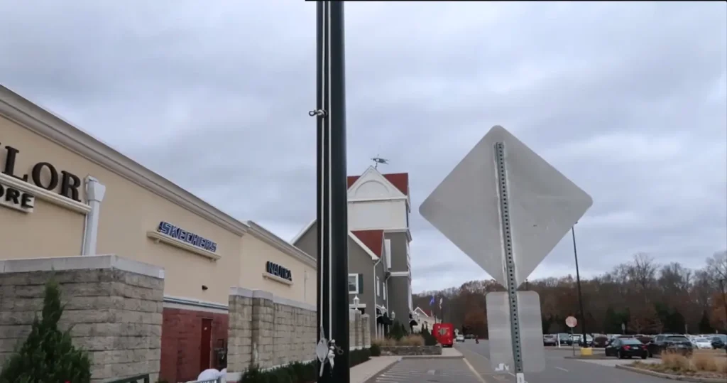 clinton crossing premium outlets mall
