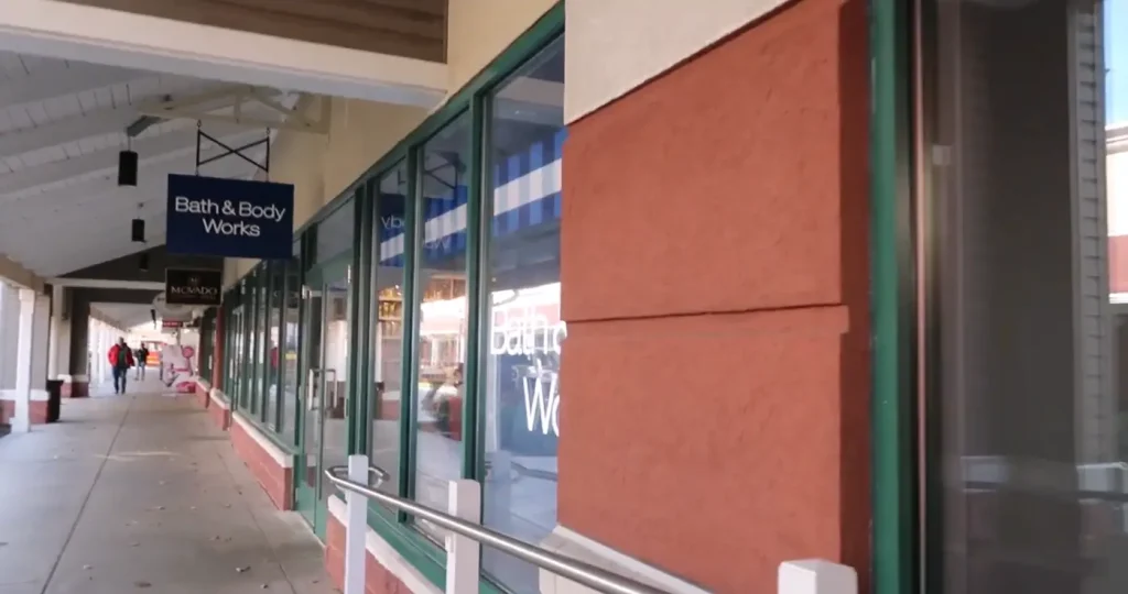 clinton crossing premium outlets photo