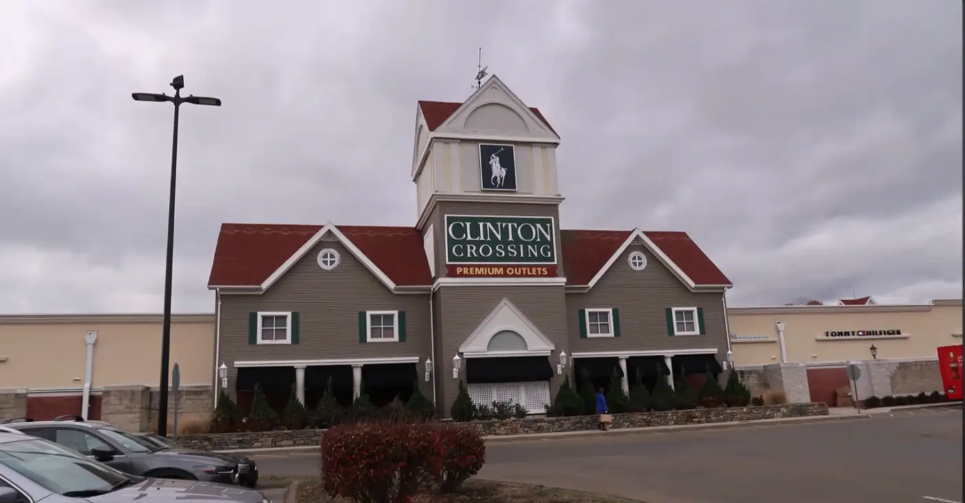 clinton crossing premium outlets