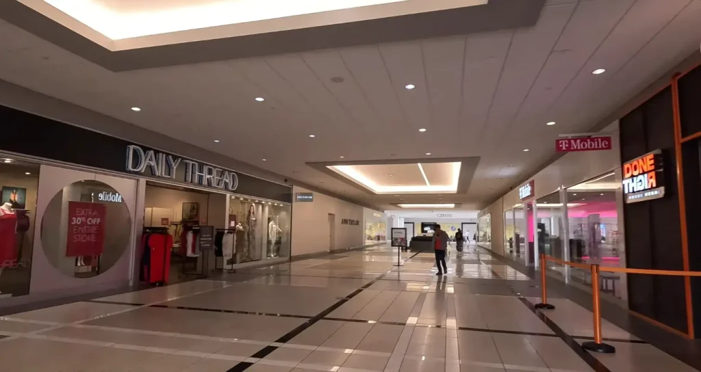 quaker bridge mall visit