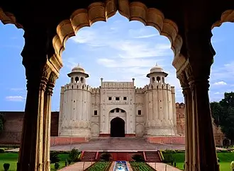 330px-Lahore_Fort_view_from_Baradari 330px-Lahore_Fort_view_from_Baradari